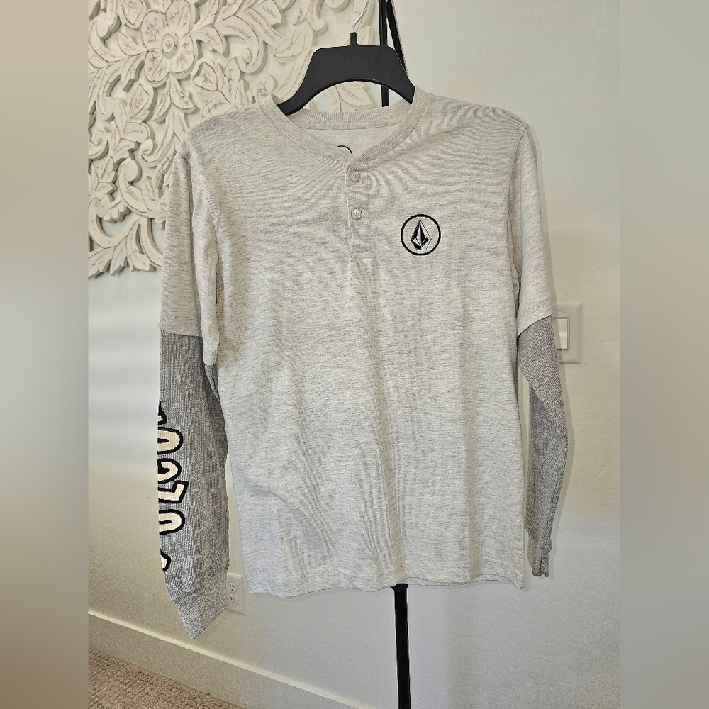 NWT Volcom Light Gray Henley Tee with Logo - Boys Medium 10/12